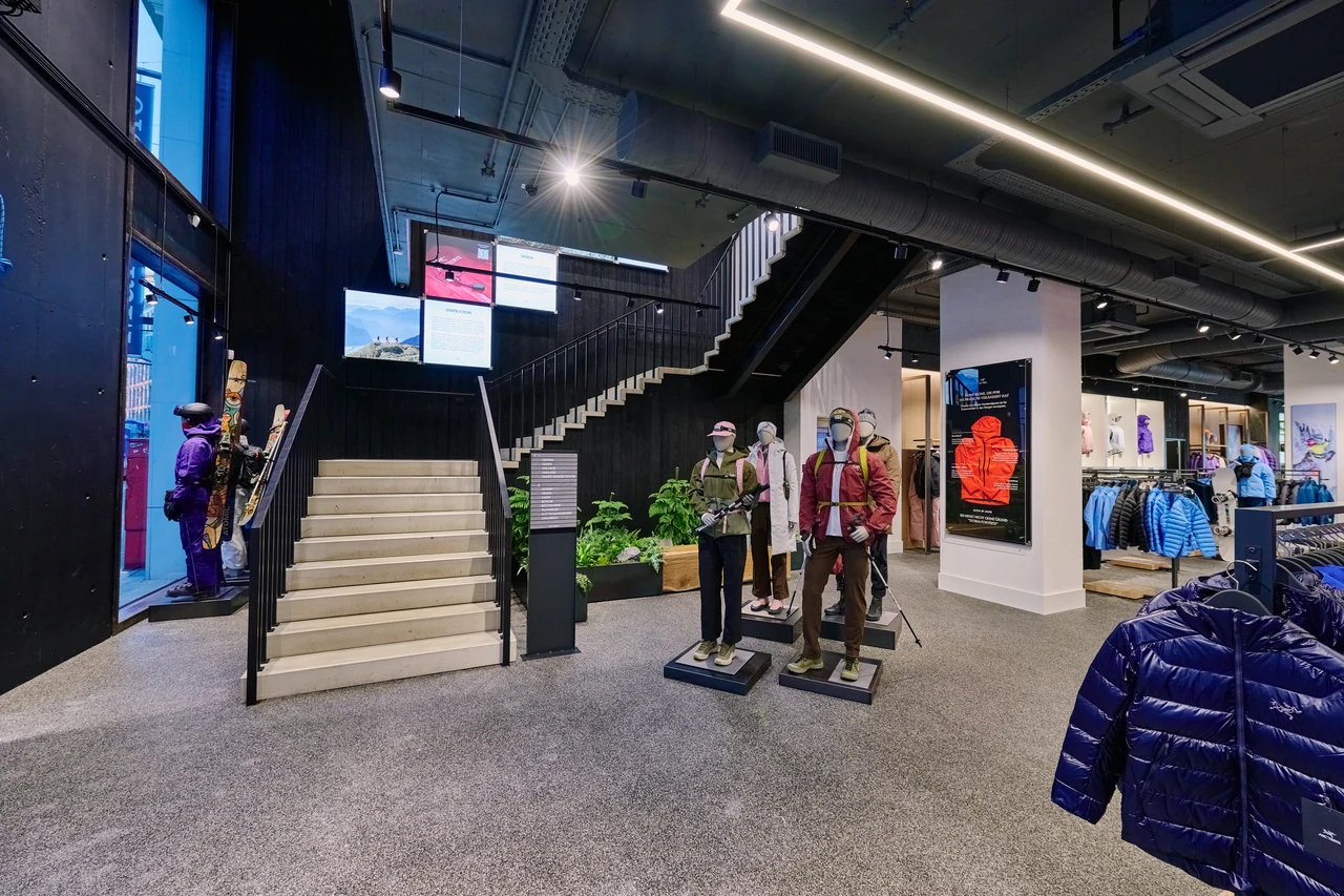 Arc’teryx Hamburg, staircase and retail displays