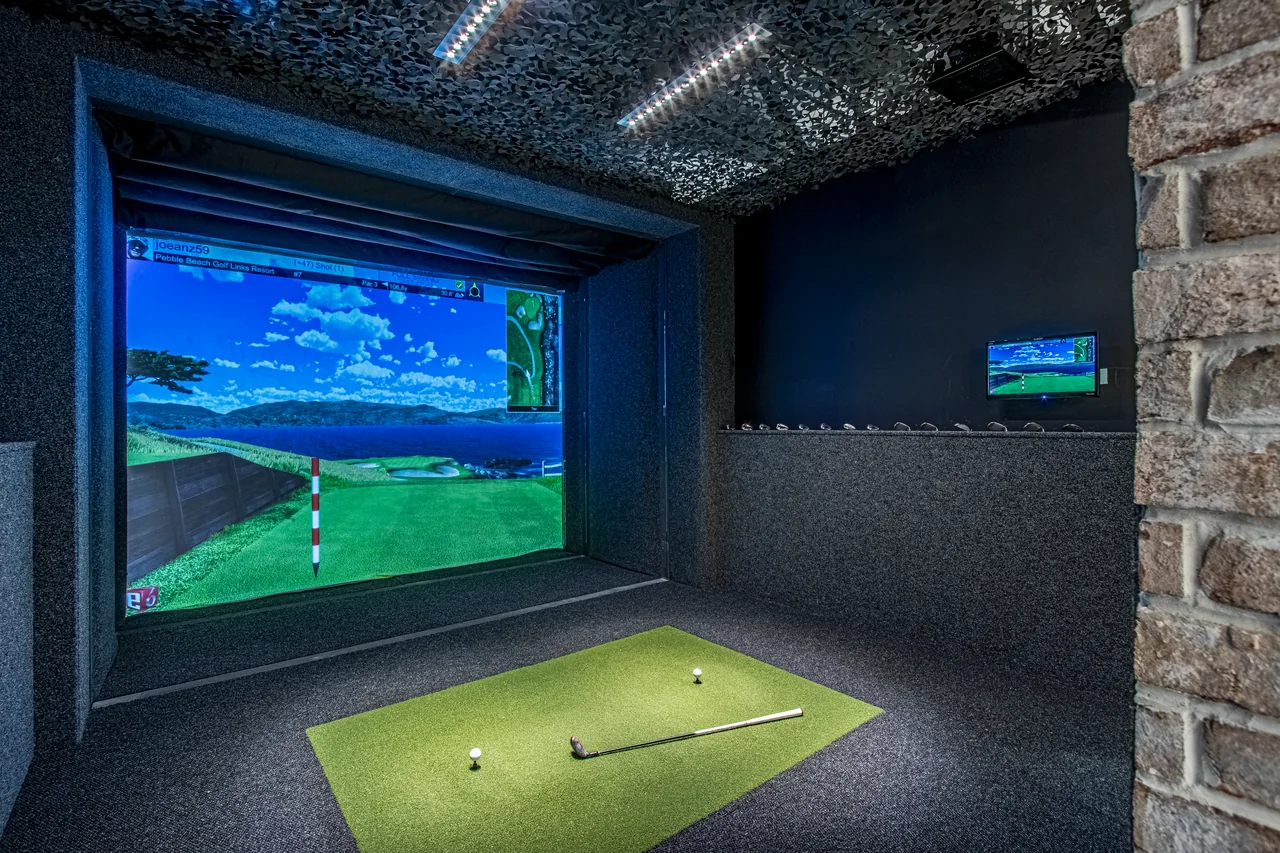Indoor golf simulator at the E5 Pharma office